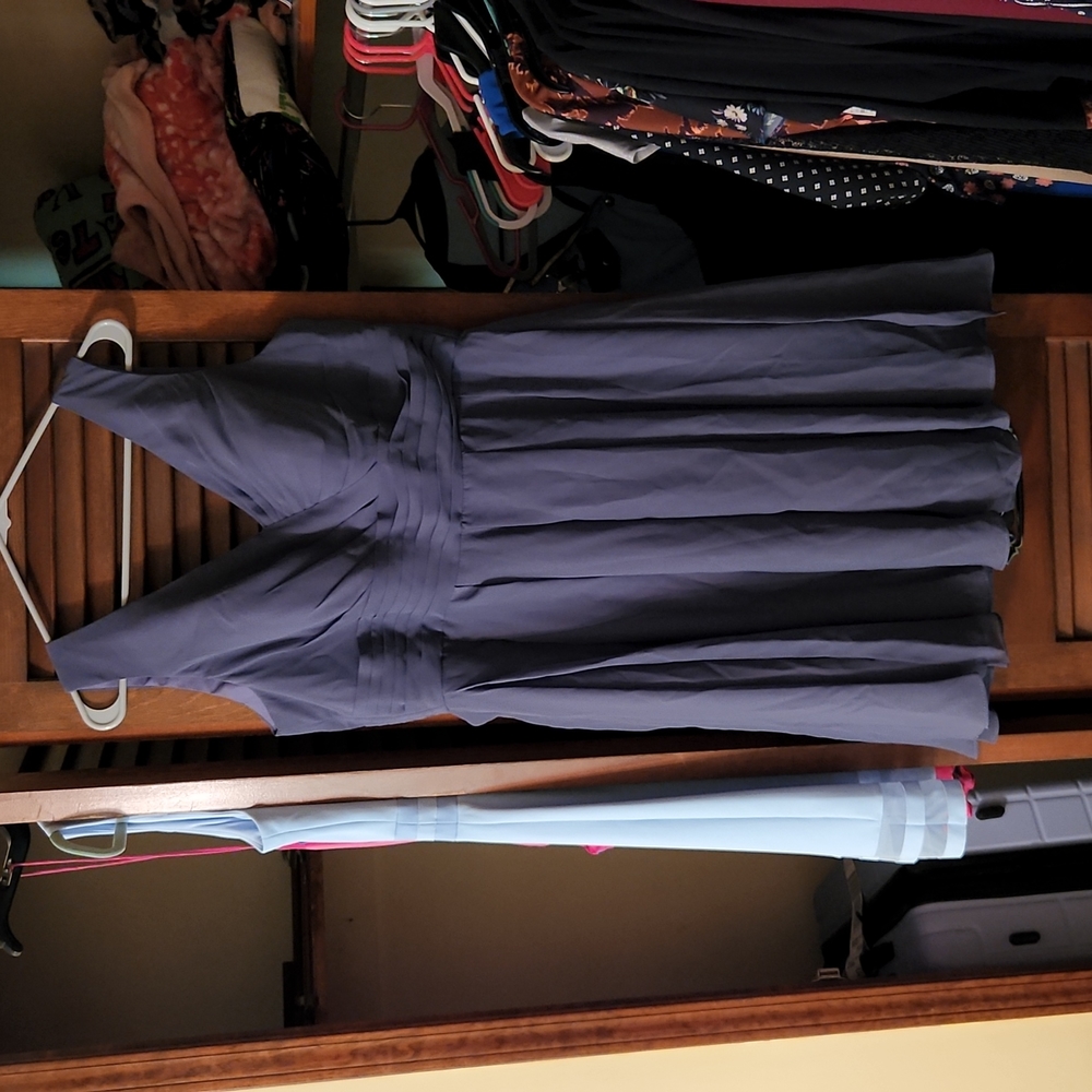 V-neck chiffon bridesmaid/homecoming dress.